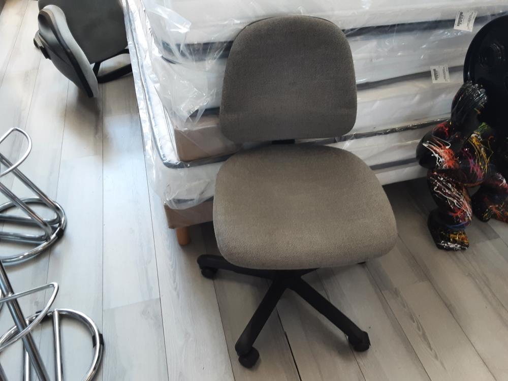 CHAISE DE BUREAU GRISE ET NOIRE REGLABLE EN HAUTEUR 