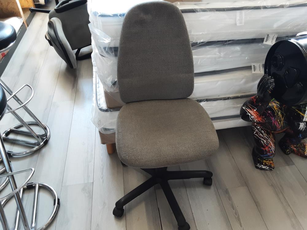 CHAISE DE BUREAU GRISE ET NOIRE DOSSIER ET HAUTEUR REGLABLE 