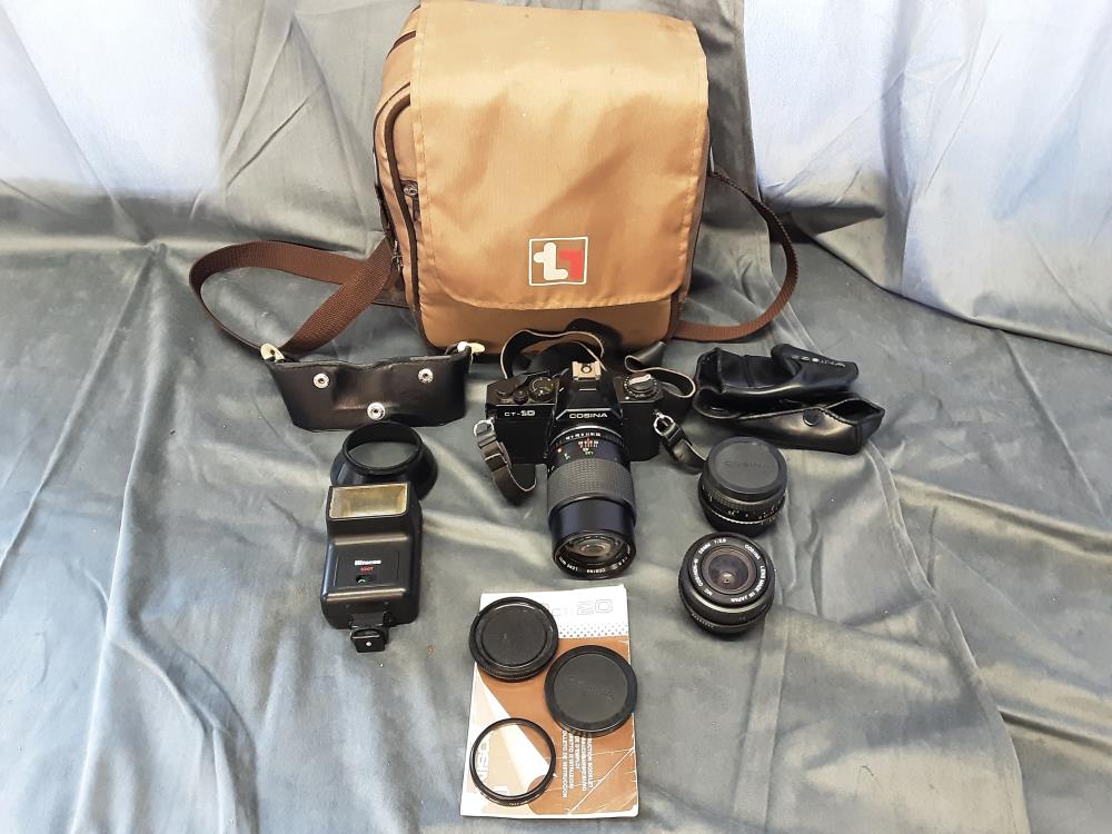 APPAREIL PHOTO COSINA CT-10 AVEC DIVERS ACCESSOIRES ET SACCOCHE
