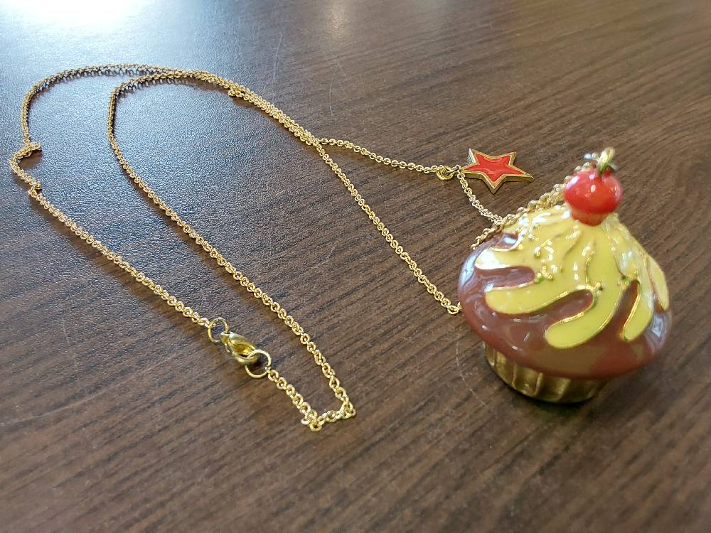 SAUTOIRE DORE GLACE EMAILLEE ET ETOILE ROUGE