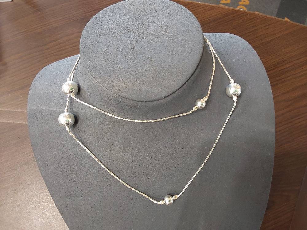 SAUTOIRE EN ARGENT BOULES