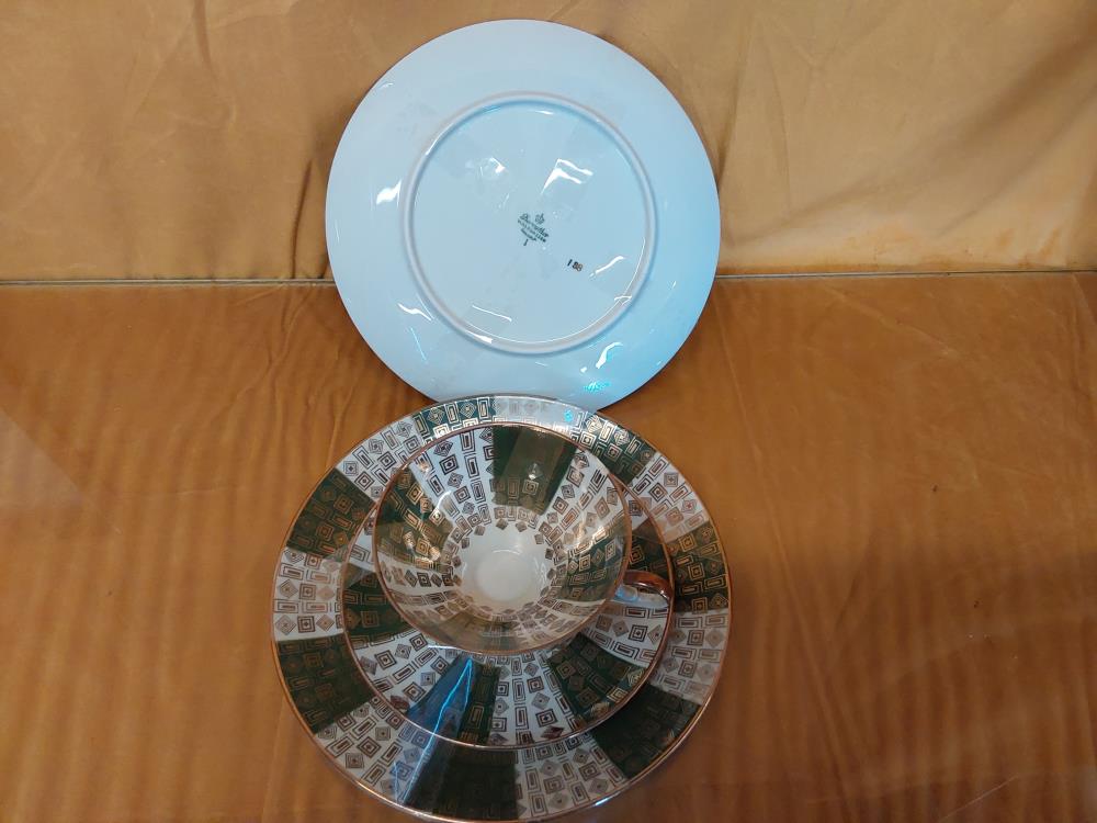 TASSE SOUS TASSE ET ASSIETTE A DESSERTS