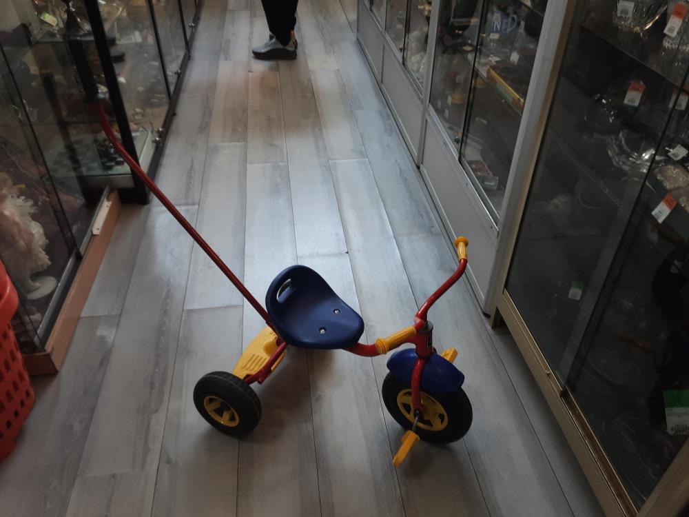 TRICYCLE ENFANT ROUGE ET BLEU