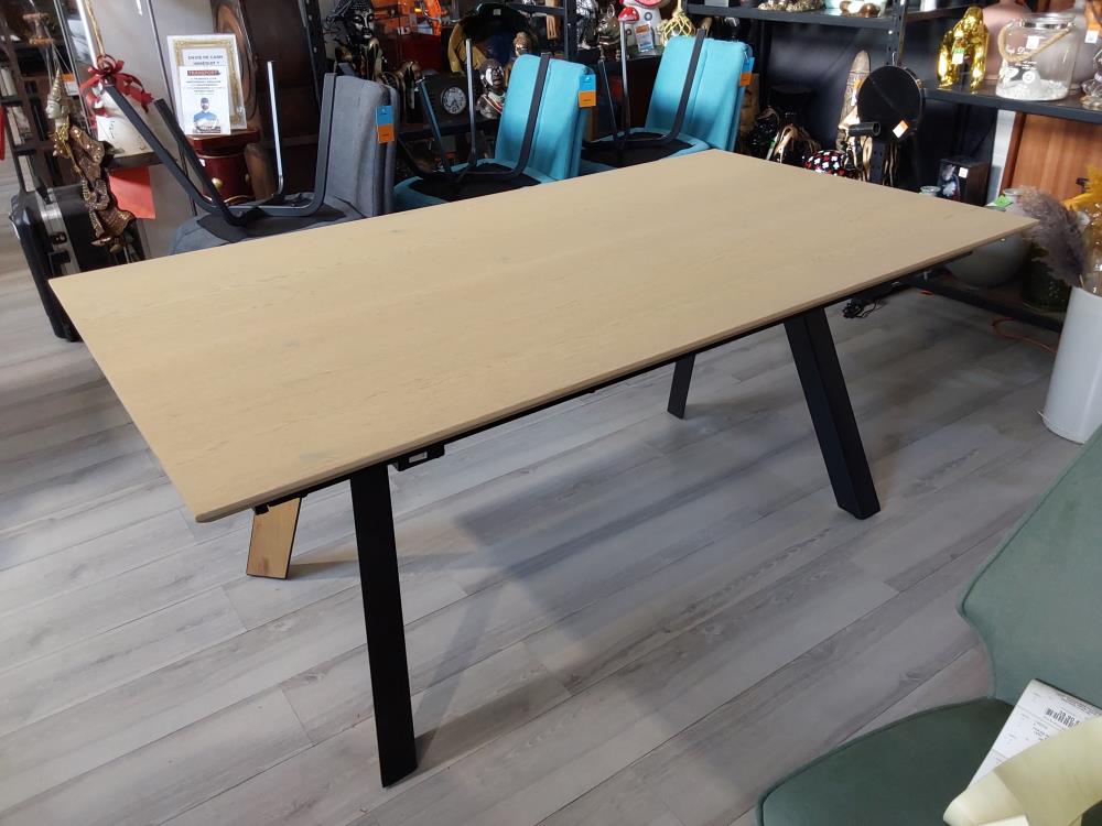 TABLE DE SALLE À MANGER PLACAGE CHÊNE - 1 ALLONGE DE 60CM - 2ÈME CHOIX 