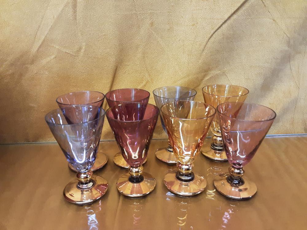 LOT DE 8 VERRES À LIQUEUR COLORÉS - PIEDS DORÉS
