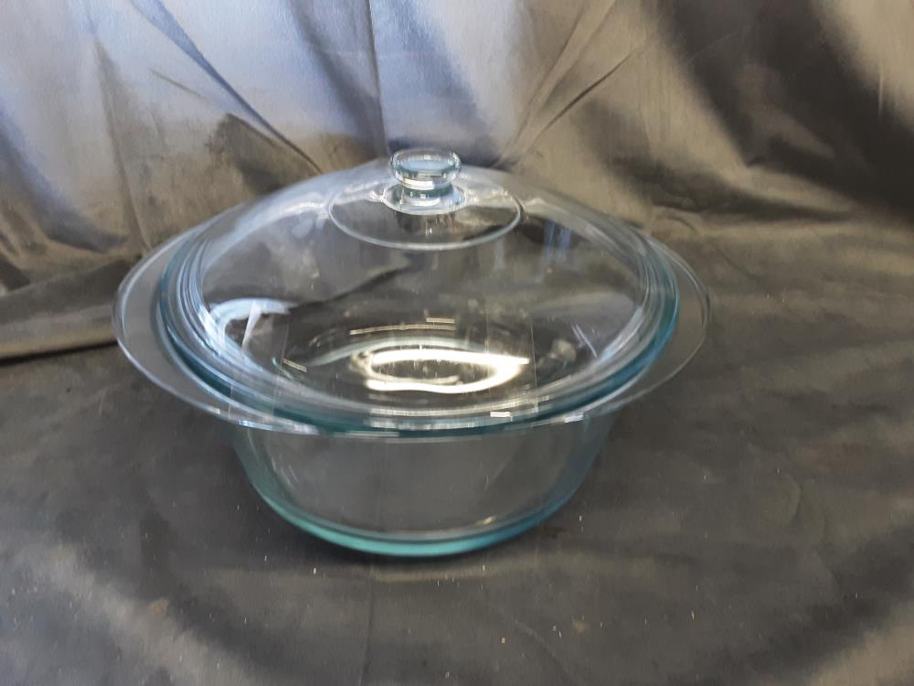 MARMITE EN VERRE AVEC COUVERCLE PYREX