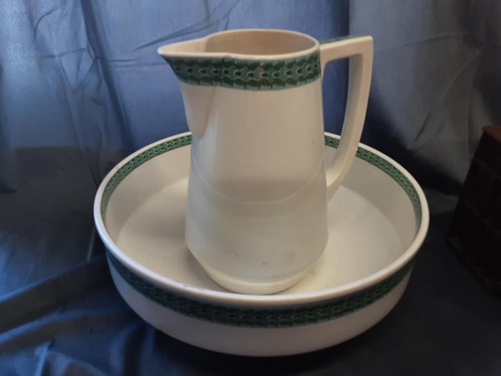 BROC + CUVETTE SARREGUEMINES U&C VERT ET BLANC DIAM. DU BROC 40CM