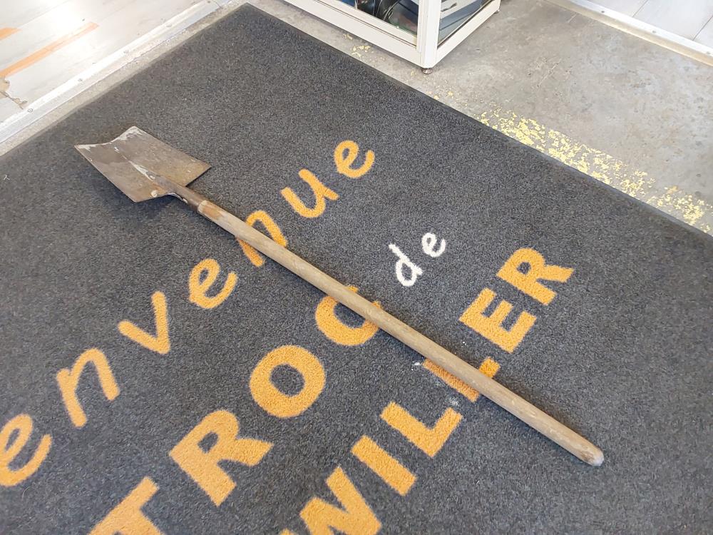 PELLE SUR MANCHE BOIS