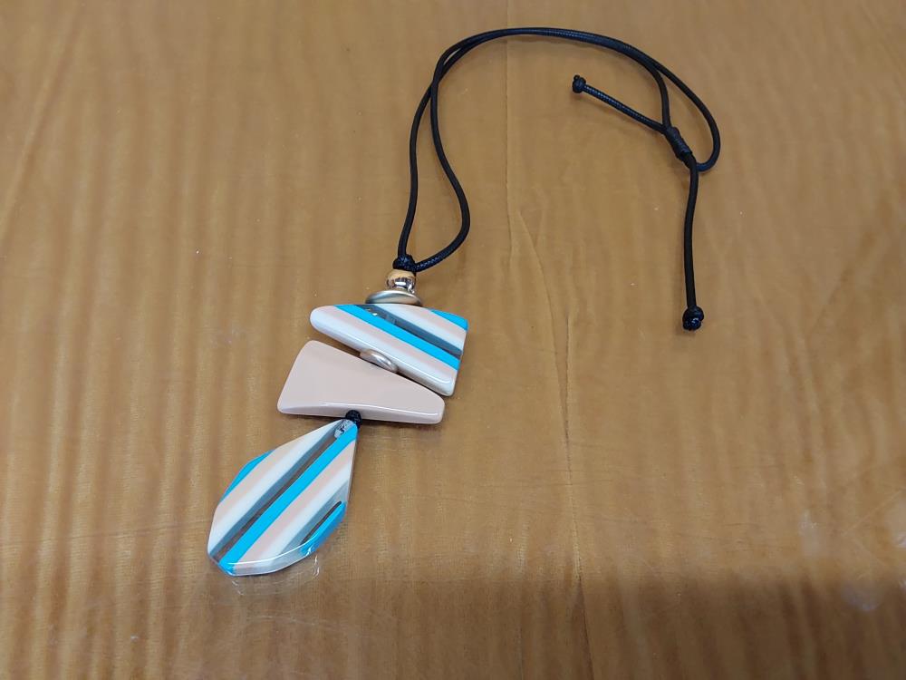 COLLIER FICELLE BAKELITE BLEU ET BEIGE 