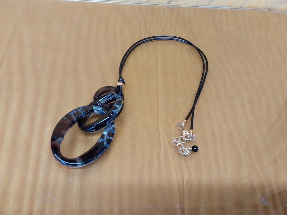 COLLIER FICELLE ANNEAUX BAKELITE IMITATION LÉOPARD 