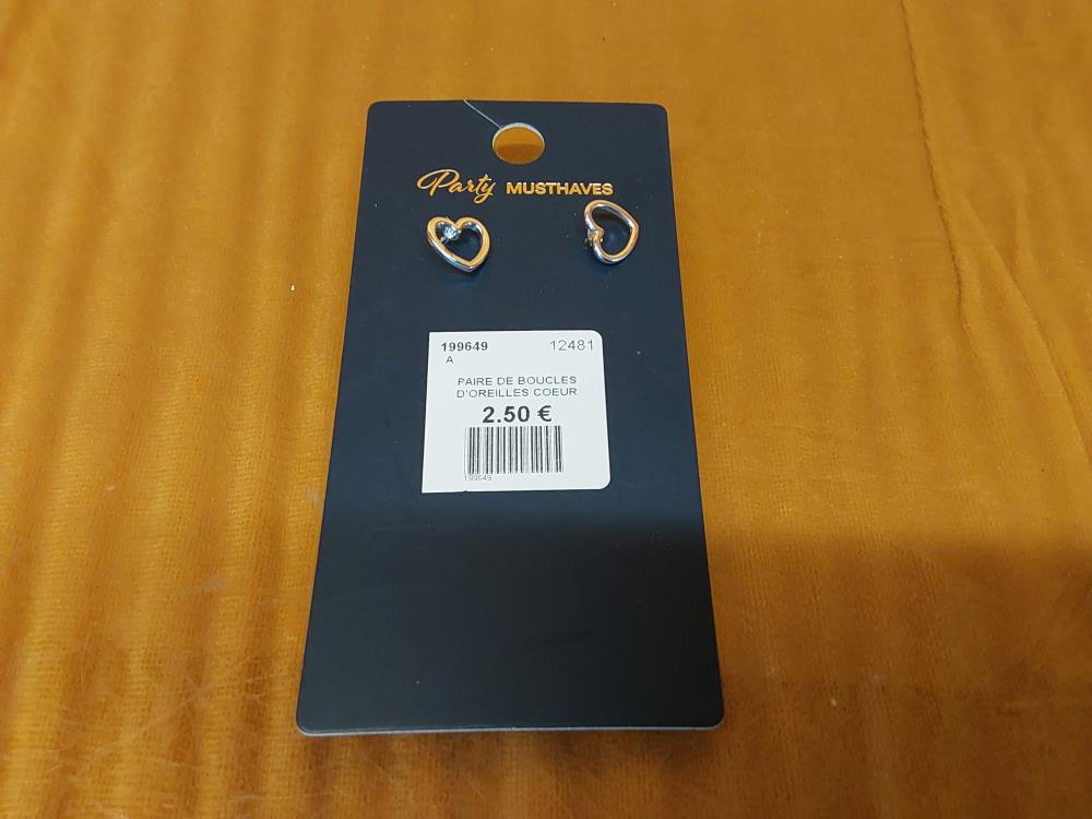 PAIRE DE BOUCLES D'OREILLES COEUR 