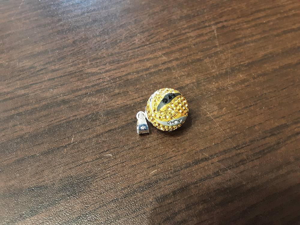 PENDENTIF BOULE ARGENT ET STRASS DOREES