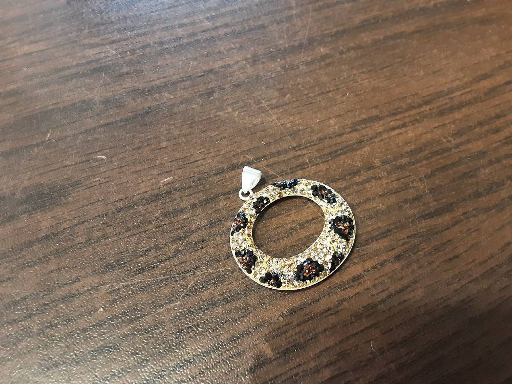 PENDENTIF ARGENT ET STRASS LEOPARD