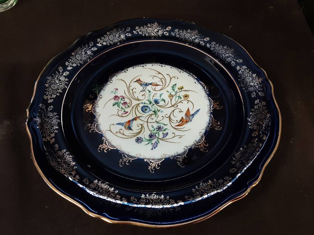 ASSIETTE DE LIMOGES DECOR OISEAU BLEU ET DORE