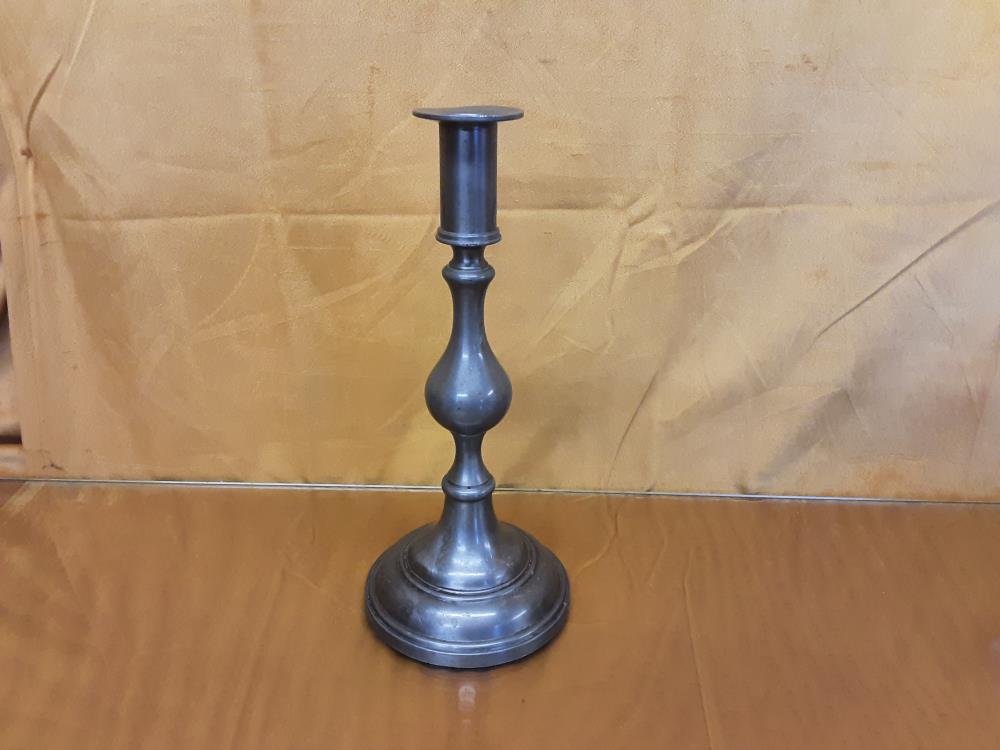 BOUGEOIR EN ETAIN HAUT 27CM