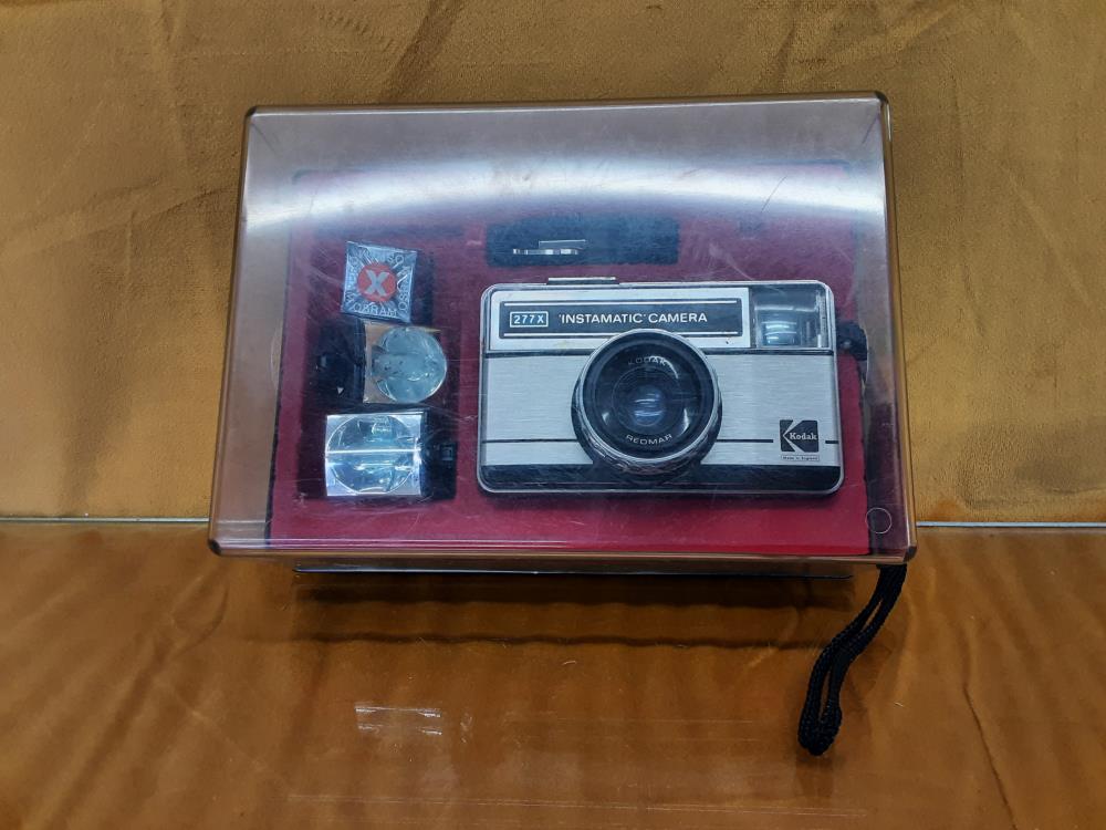 APPAREIL PHOTO KODAK VINTAGE INSTAMATIC CAMERA 