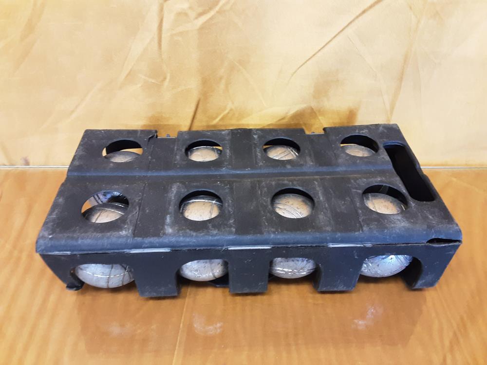 LOT DE 8 BOULES DE PÉTANQUE DANS COFFRET 