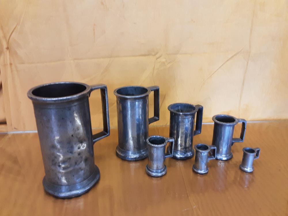 LOT DE 7 MESURES EN ÉTAIN POLI 