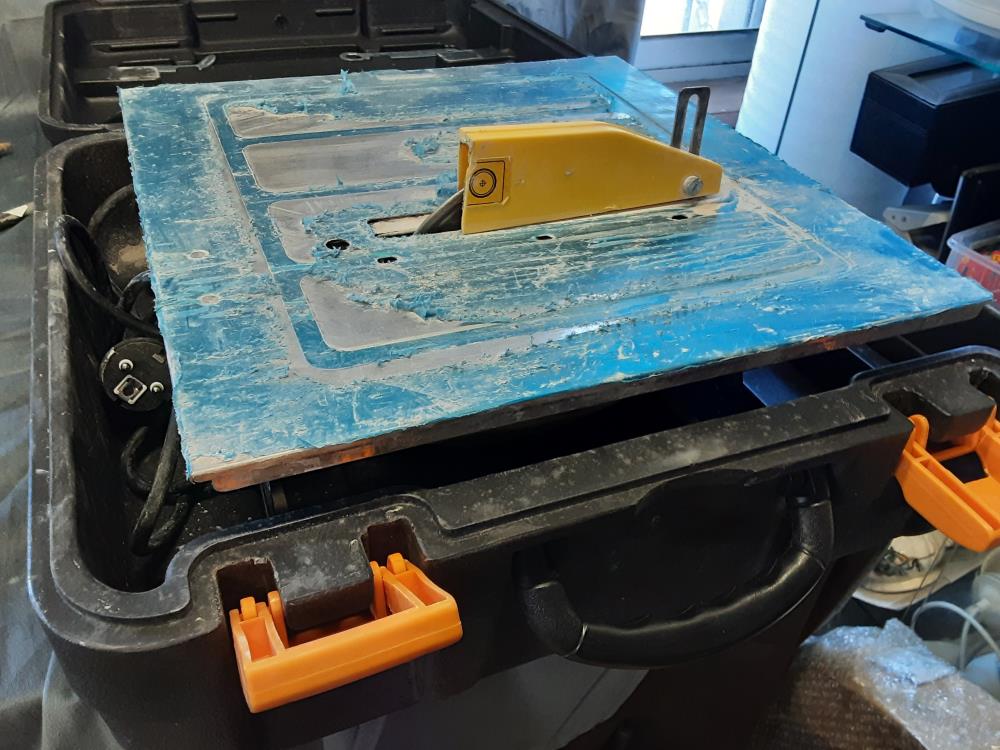 Scie A Carrelage Electrique Dans Sa Boite