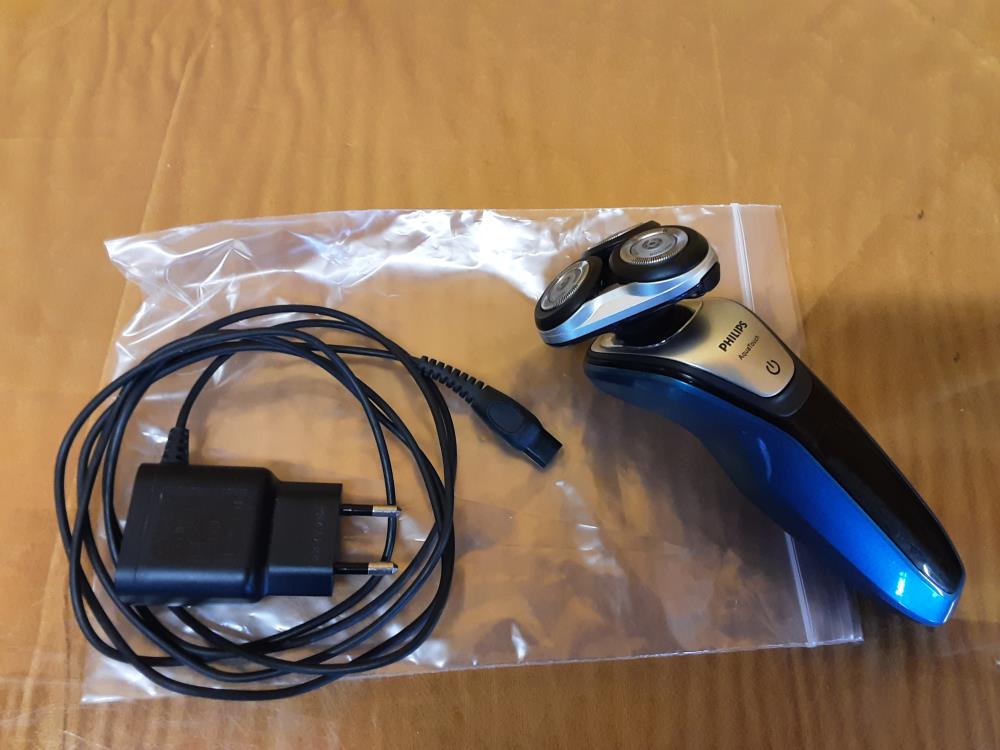 RASOIR PHILIPS AVEC CABLE DE RECHARGE