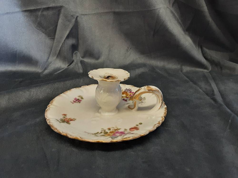 BOUGEOIR A MAIN PORCELAINE