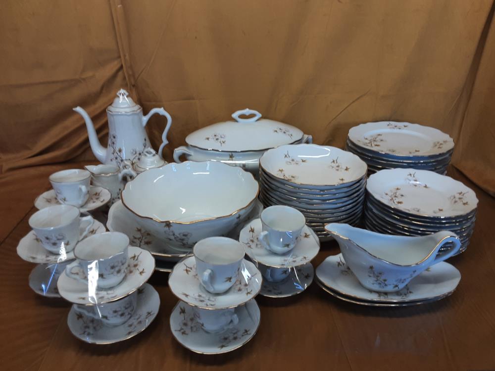Service De Table + Service A Café Porcelaine Decor Fleurs Blanches
