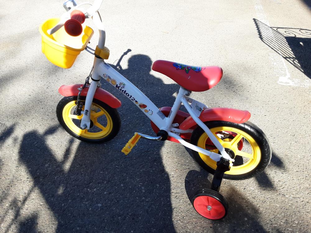Velo Enfant Blanc Jaune Et Rouge Kido 12 Pouces Avec Petite Roues