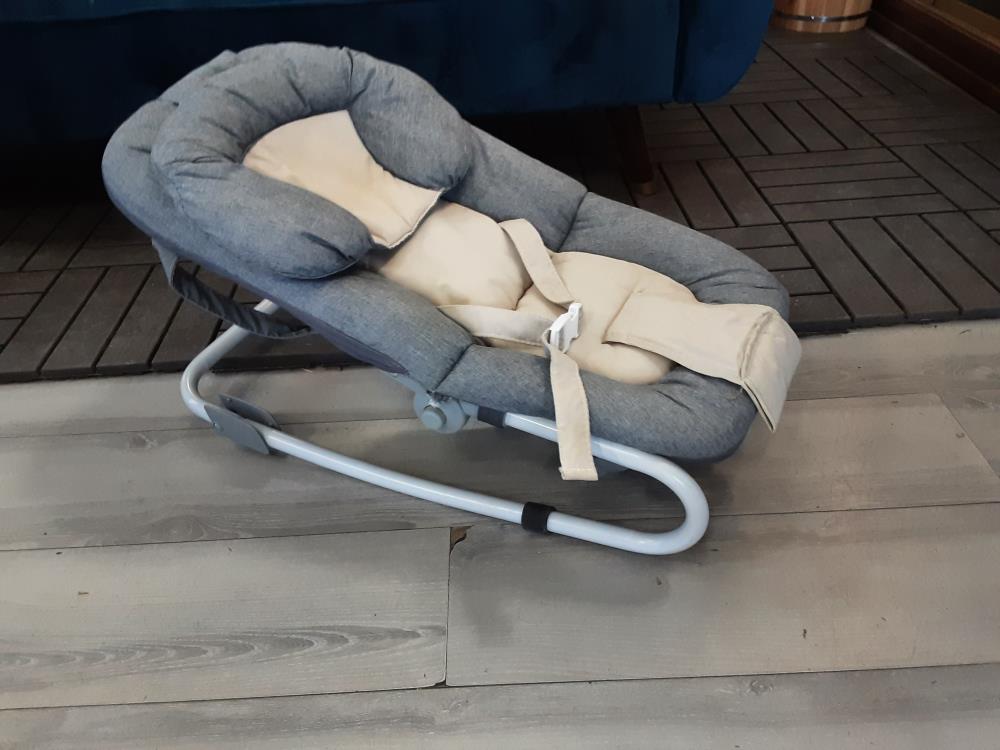 Transat Gris Et Beige Cadre Metal Blanc