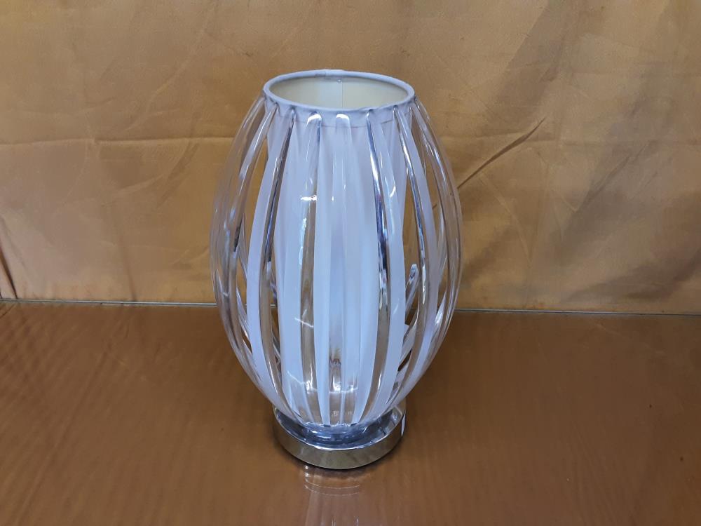 LAMPE A POSER ABAT JOUR PLEXI EN FORME DE GOUTTE