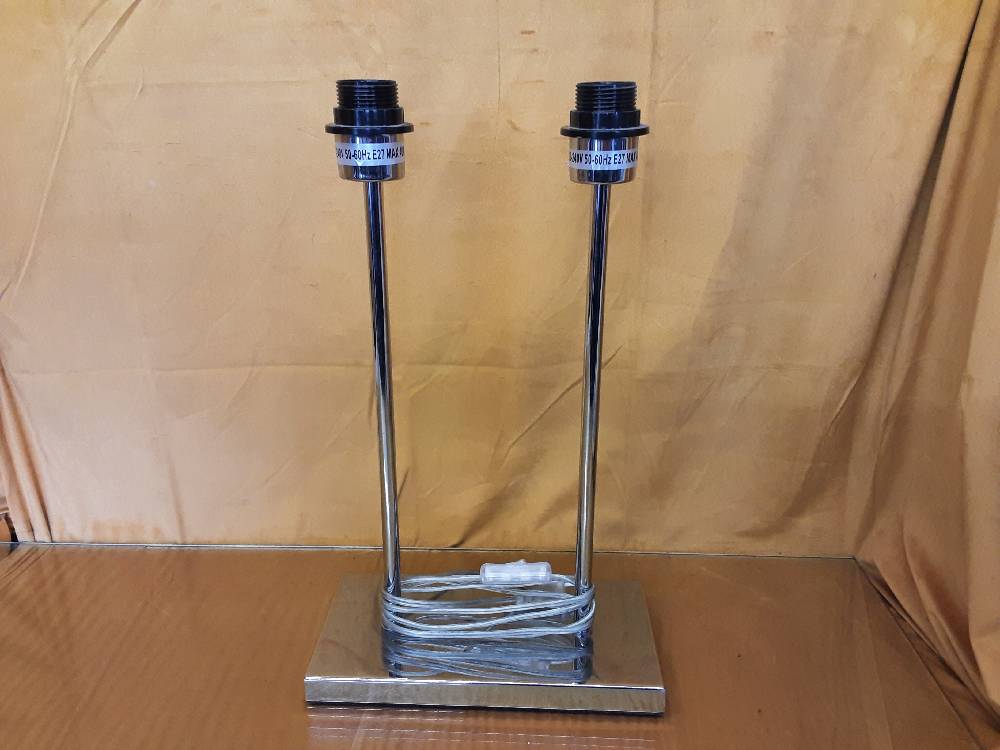 PIED DE LAMPE DEUX FEUX EN MÉTAL CHROMÉ