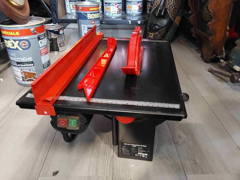 SCIE CIRCULAIRE SUR TABLE 600W
