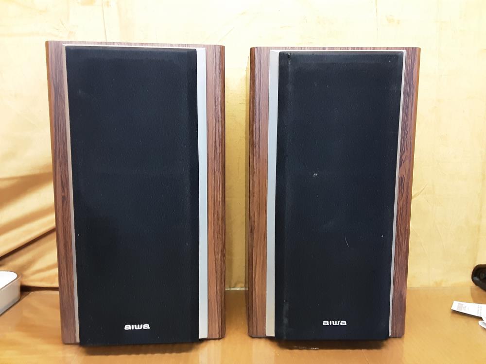 Paire De Hp Aiwa Dim. 25.5 X 25.5 X 46Cm