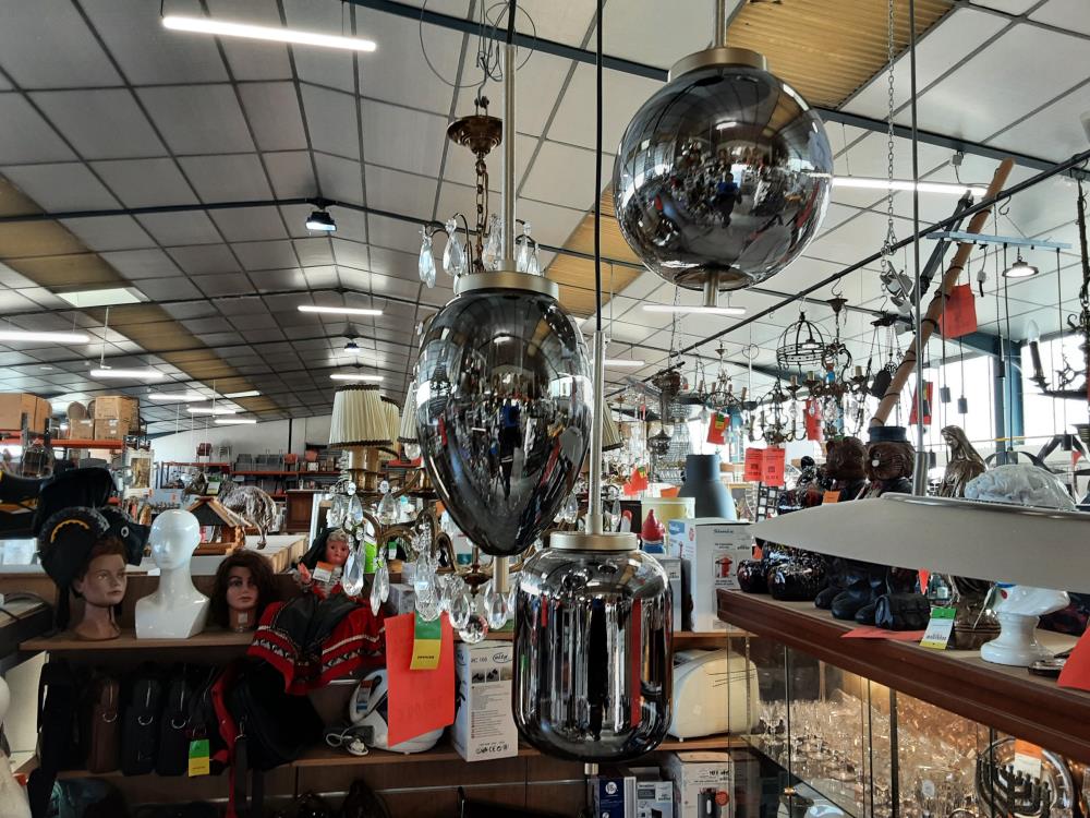 PLAFONNIER  MODERNE AVEC 3 LUMINAIRES  EN VERRE FUME