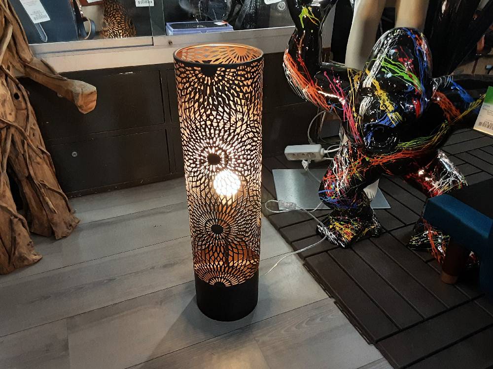 LAMPE A POSER AJOUREE METAL 