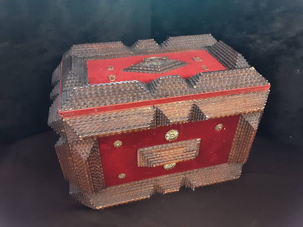 COFFRE PM BOIS ET TISSU VELOURS ROUGE