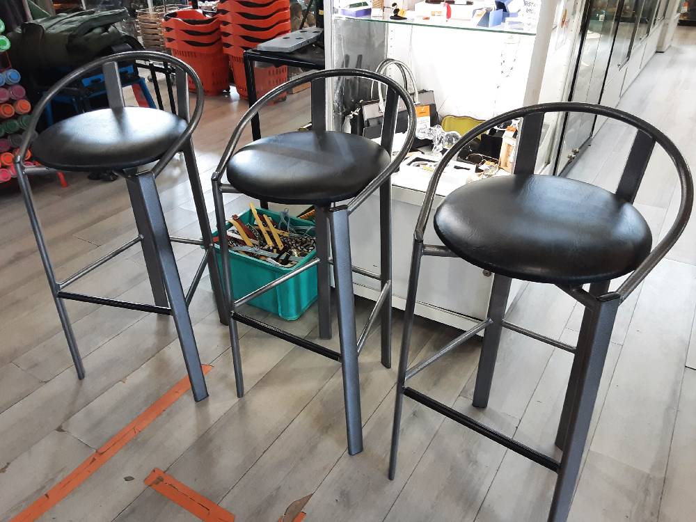 TABOURET DE BAR GRIS ASSISE SIMILI CUIR NOIR