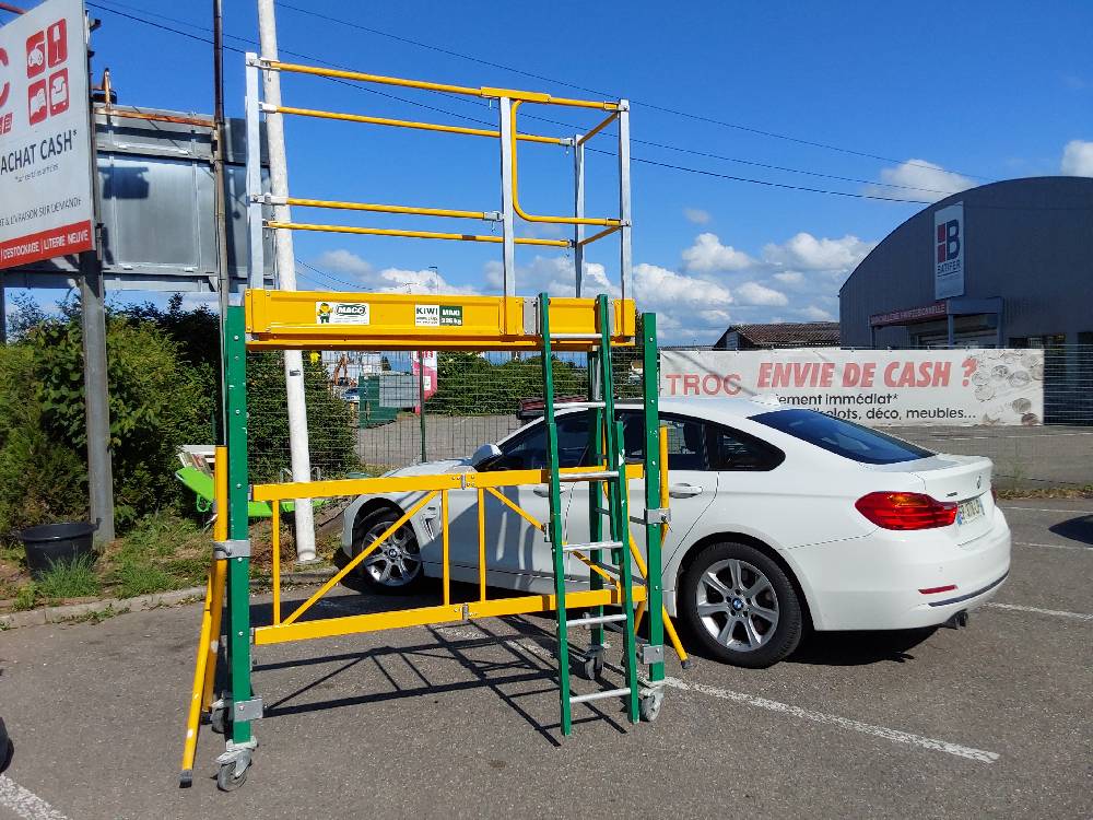 Echafaudage Marque Macc 225Kg Vert Et Jaune Demontable Sur Roulettes