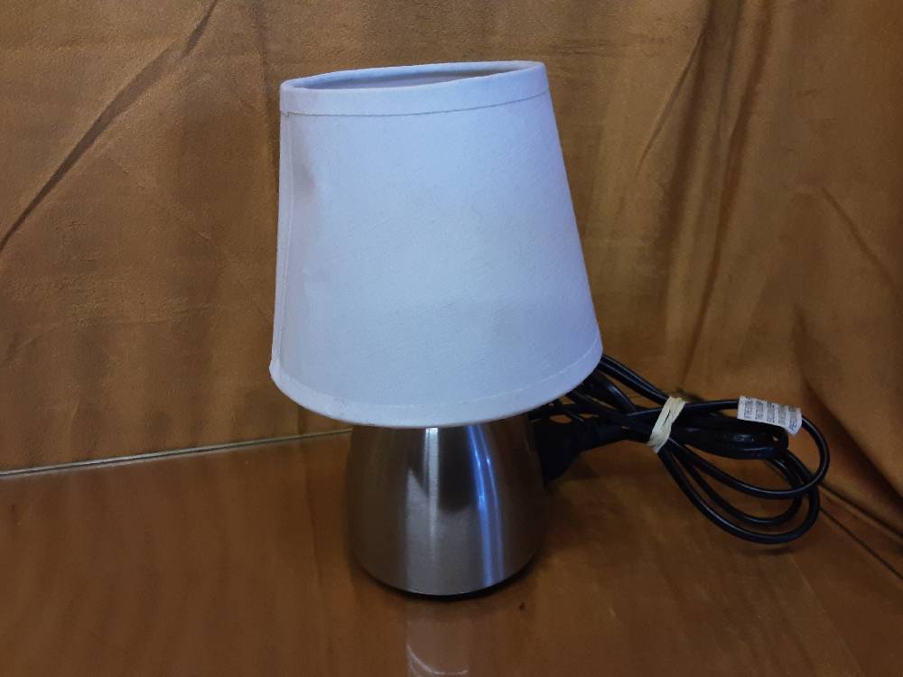 LAMPE DE CHEVET GRISE