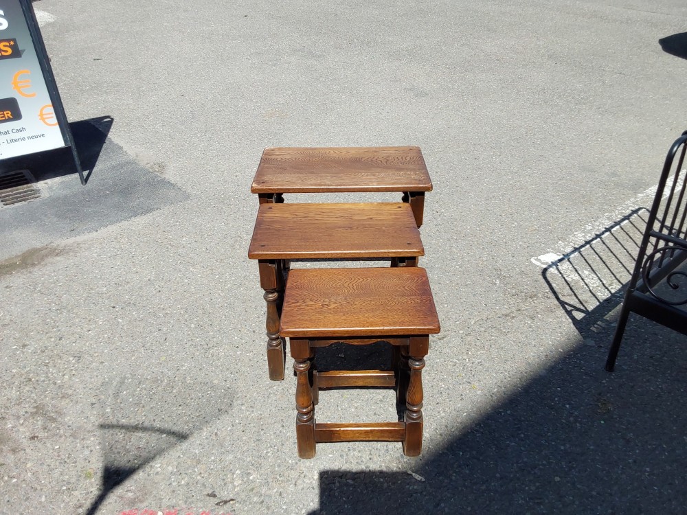 LOT DE 3 TABLES GIGOGNES EN CHÊNE À RESTAURER