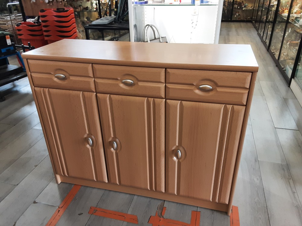 Buffet Bas 3 Portes 3 Tiroirs Dessus Legèrement Abime Coloris Bois Clair