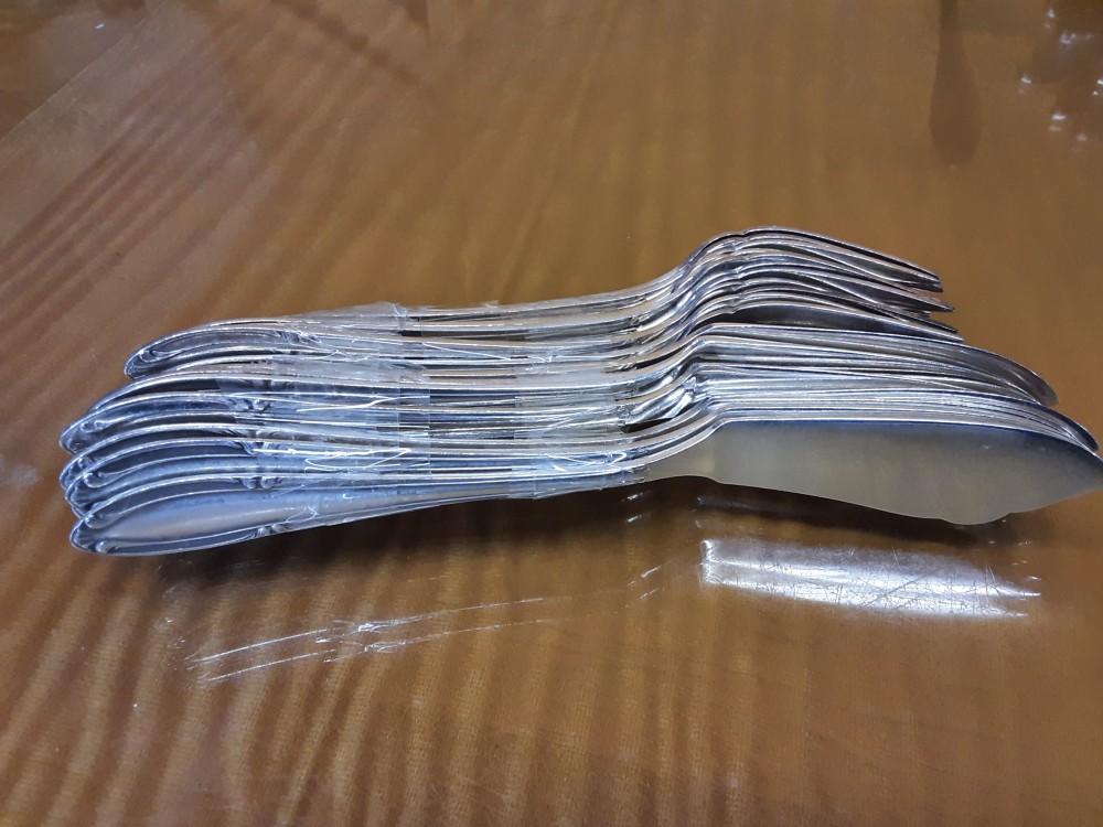 LOT DE 12 COUTEAUX + 12 FOURCHETTES À POISSONS M.A