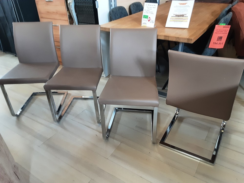 LOT DE 4 CHAISES SIMILI CUIR TAUPE PIED LUGE EN METAL CHROME