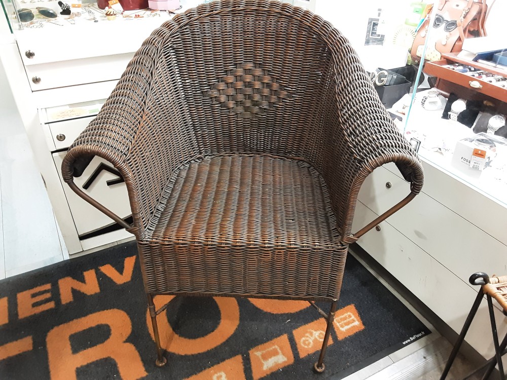 FAUTEUIL EN ROTIN BRUN