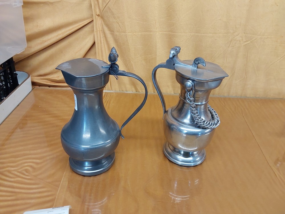 CRUCHE AVEC COUVERCLE EN ETAIN