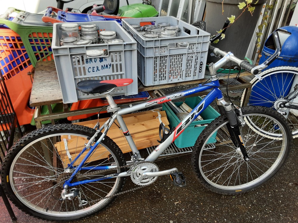 VELO SUPRA200 GRIS BLEU ROUGE 26 POUCES