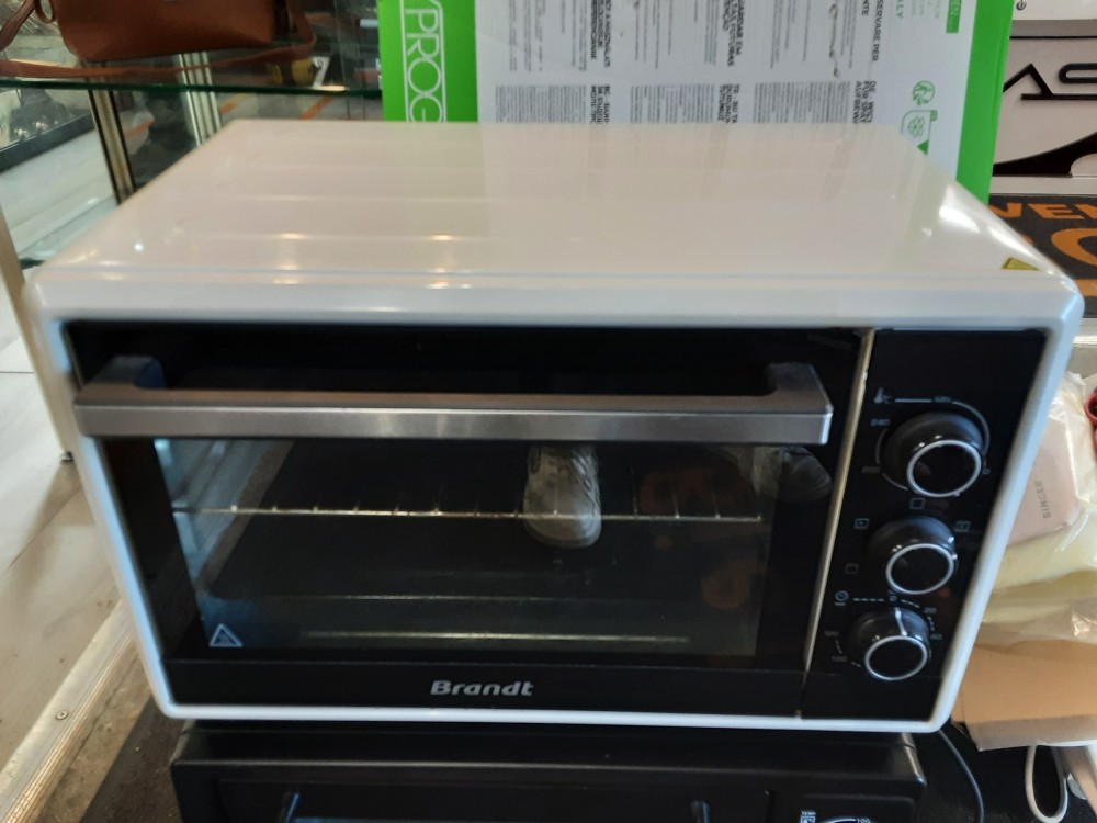 MINI FOUR BRANDT BLANC ET NOIR 1500W