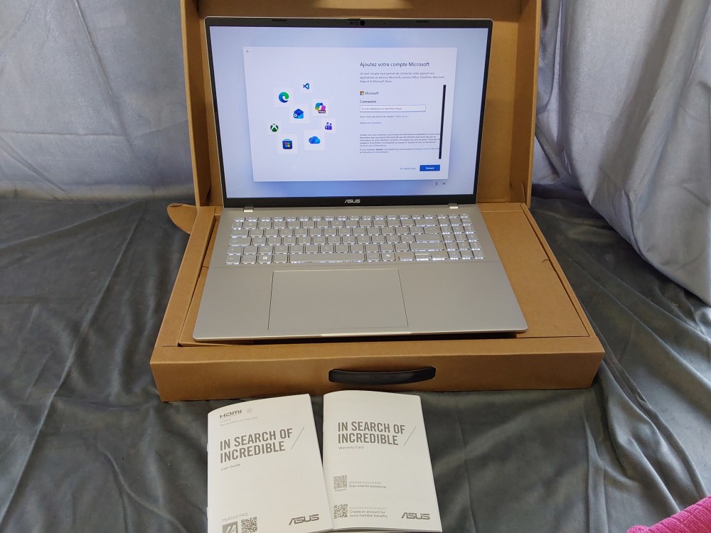 Ordinateur Portable Asus 16’’ Ecran Oled Achete En Octobre 2025 Windos 11