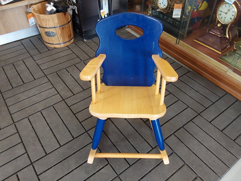 CHAISE A BASCULE POUR ENFANT EN BOIS BLEU