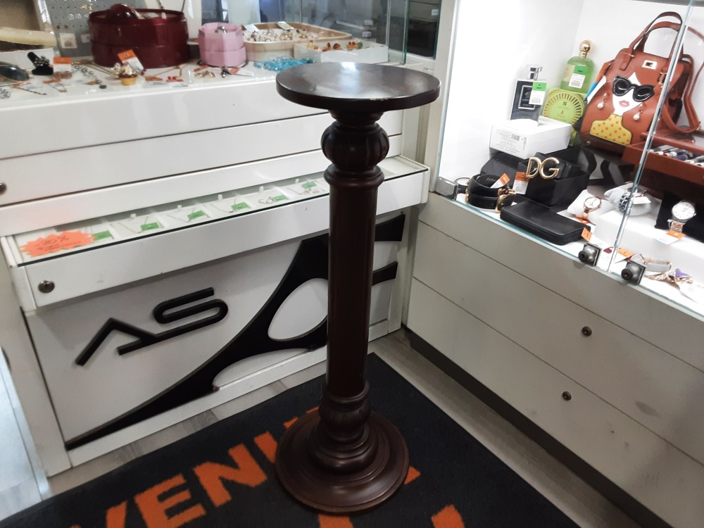 COLONNE EN BOIS FONCE