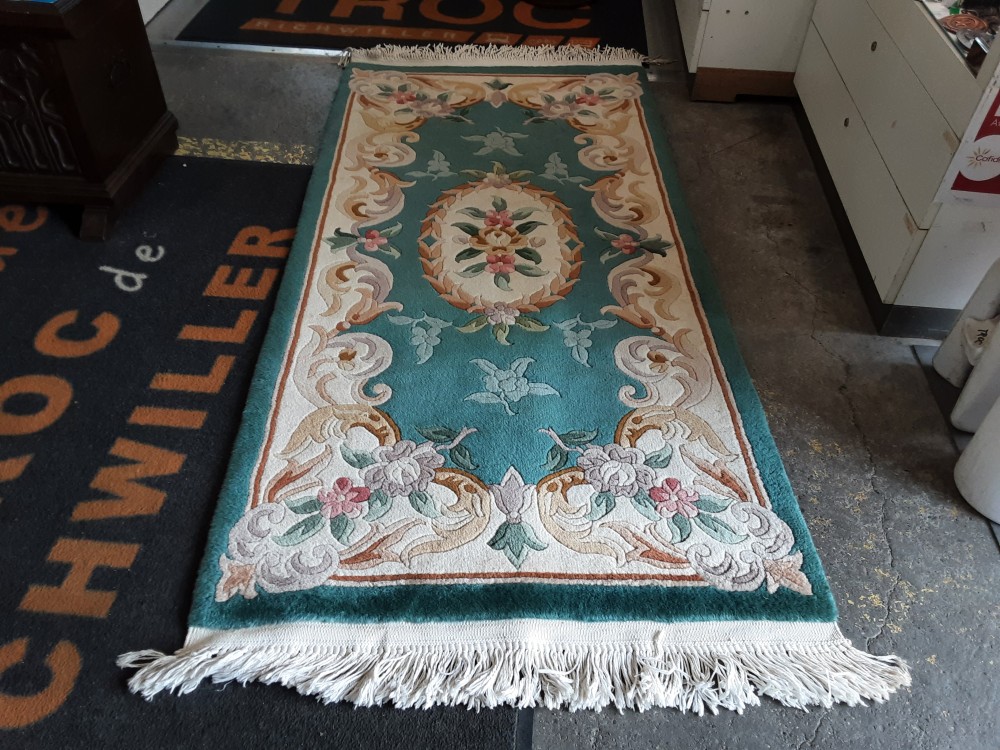 TAPIS EN LAINE DECOR FLEURS ASIATIQUE